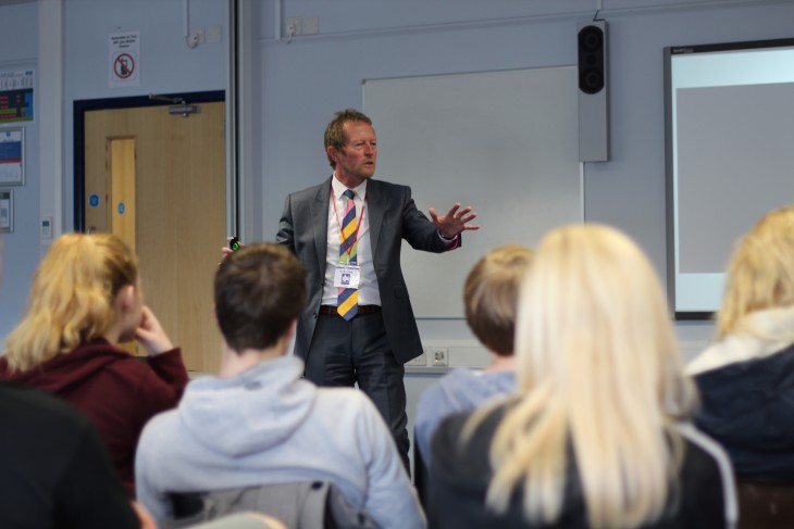 Tom Knight, sports journalist, talks to students about handling the media